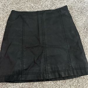 FREE PEOPLE BLACK FAUX LEATHER SKIRT SIZE 8